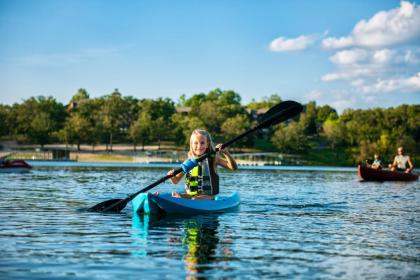 WaterMill Cove Luxury Lakefront Villa Theatre Room 2Mi to SDC POOL Kayaks Dock - image 8