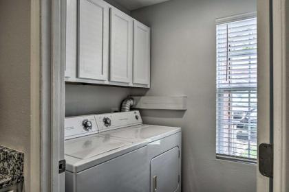 Cozy Condo with Pool 4 Mi to Silver Dollar City - image 10