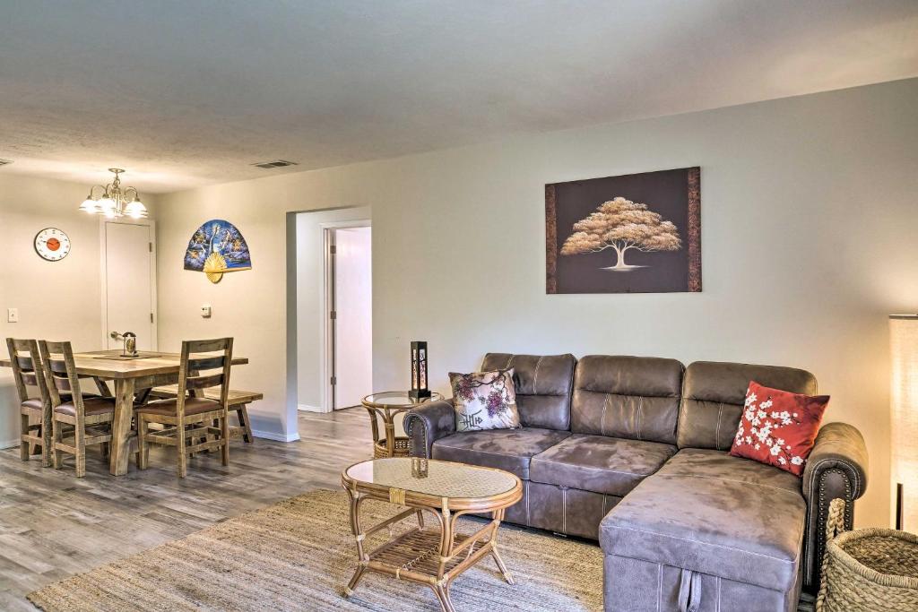 Cozy Condo with Pool 4 Mi to Silver Dollar City - image 5