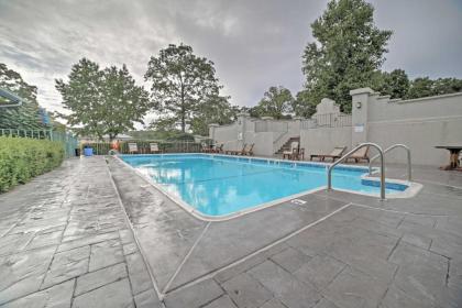 Condo Amidst Branson Action with Pool and Golf! - image 18