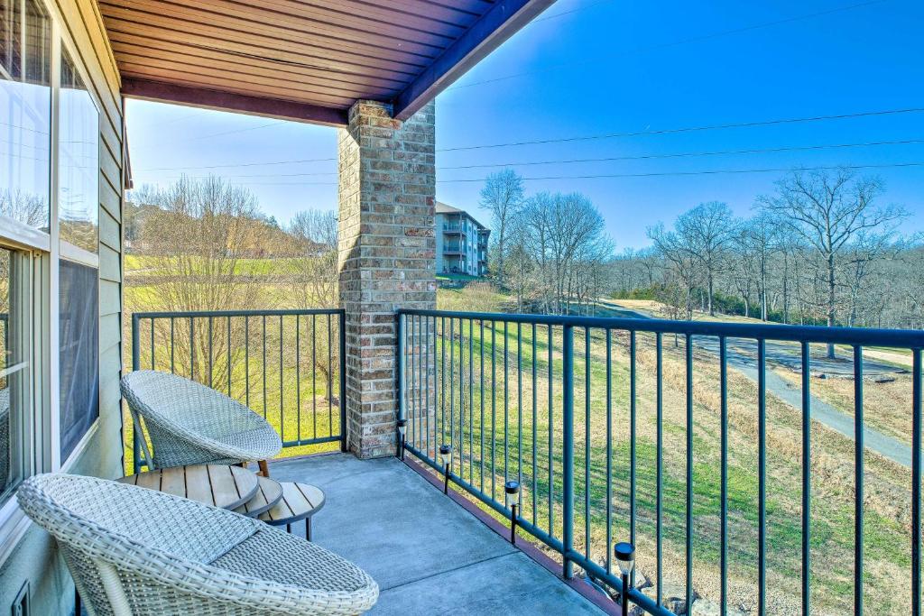 Cozy Resort Condo on Ledgestone Golf Course! - main image