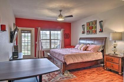 Ideally Situated Stone Bridge Studio Condo Branson