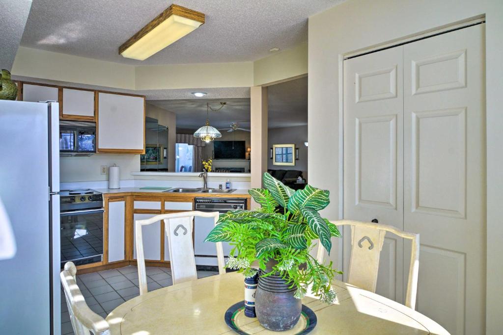 Cozy 2nd-Floor Resort Condo - 3 Miles to 76 Strip! - image 2