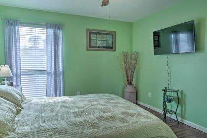 Comfy Condo with Resort Amenities Near Downtown - image 15