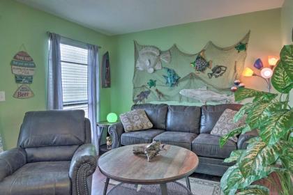 Comfy Condo with Resort Amenities Near Downtown - image 4