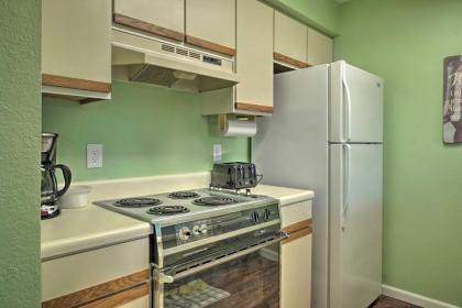 Comfy Condo with Resort Amenities Near Downtown - image 9