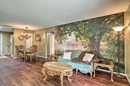 Charming Vintage Condo with Patio and Pool Access Branson Missouri