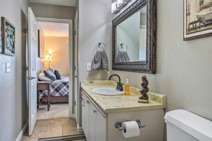 Charming Branson Condo with Private Balcony! - image 16