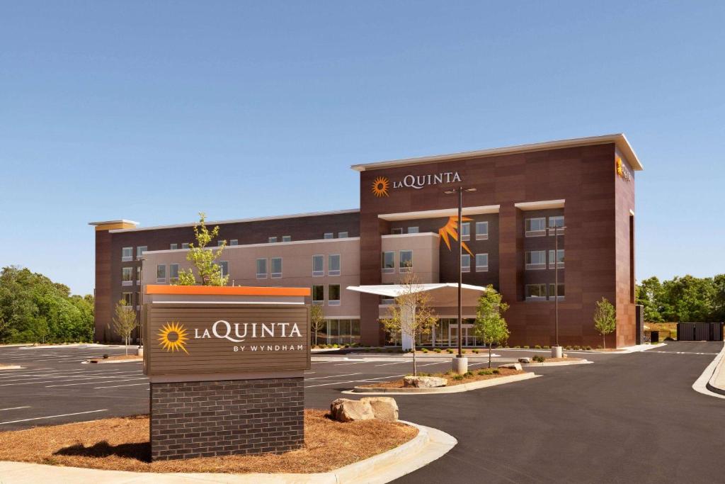 La Quinta Inn & Suites by Wyndham Braselton - main image