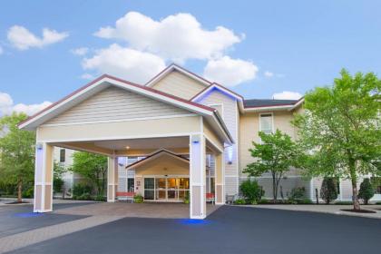 Holiday Inn Express Hotel & Suites Brattleboro an IHG Hotel - image 12