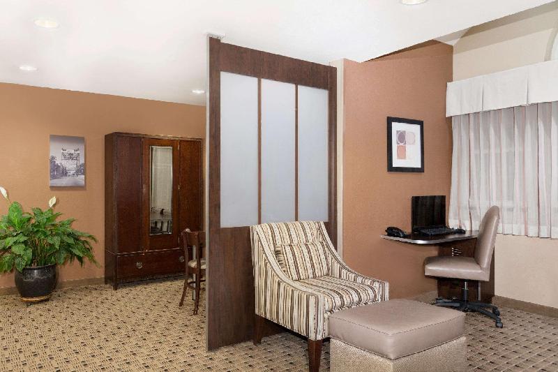 Microtel Inn & Suites By Wyndham Breaux Bridge - image 3