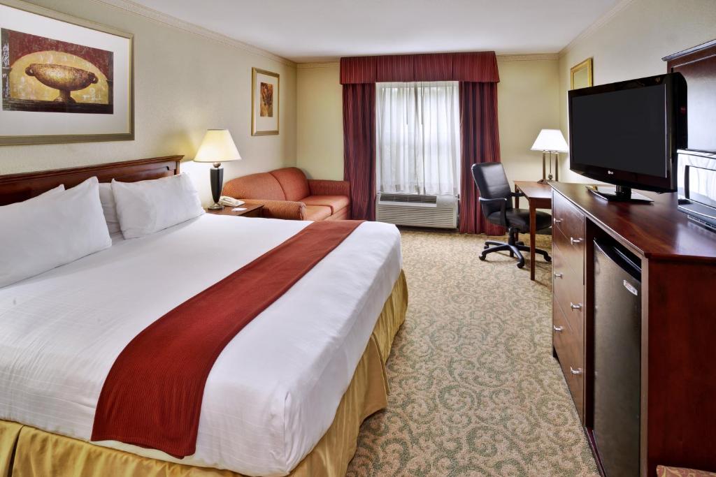 Holiday Inn Express Breaux Bridge an IHG Hotel - main image