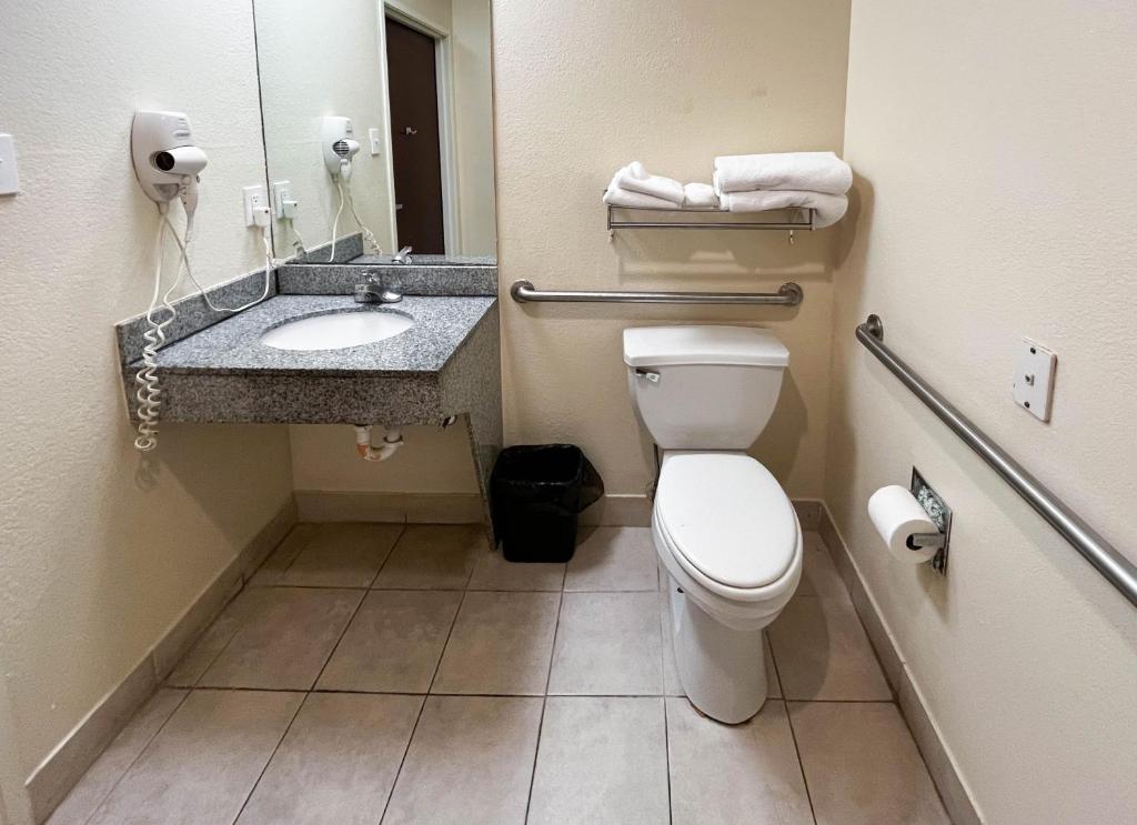 America's Best Value Inn Breaux Bridge - image 2