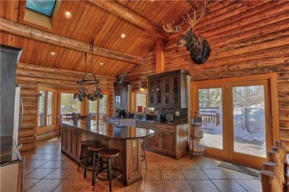 Black Bear Lodge (Private Home) - image 3