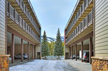 Ski & Racquet Club B-106 Condo - image 5