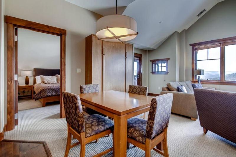 Breckenridge 2 Bedroom Condo at One Ski Hill Ski-in Ski-out concierge services - image 4