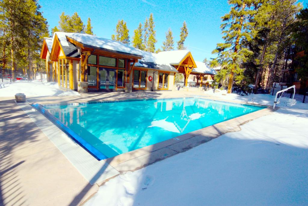 Pinecreek #I - 1 BR - Close to Town - Shuttle to Slopes - Pool and Hot Tub Access - image 3