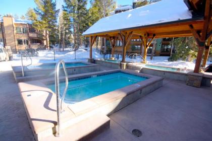 Pinecreek #F - 3 BR - Close to Town - Shuttle to Slopes - Pool and Hot Tub Access - image 2