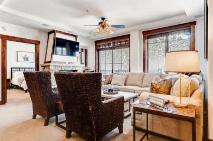 Breckenridge Crystal Peak Lodge 3 Bedroom Condo 5-Star Ski-in Ski-out Location! - image 2