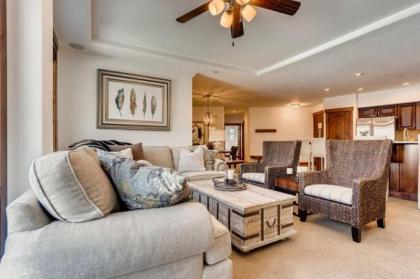 Breckenridge Crystal Peak Lodge 3 Bedroom Condo 5-Star Ski-in Ski-out Location! - image 4