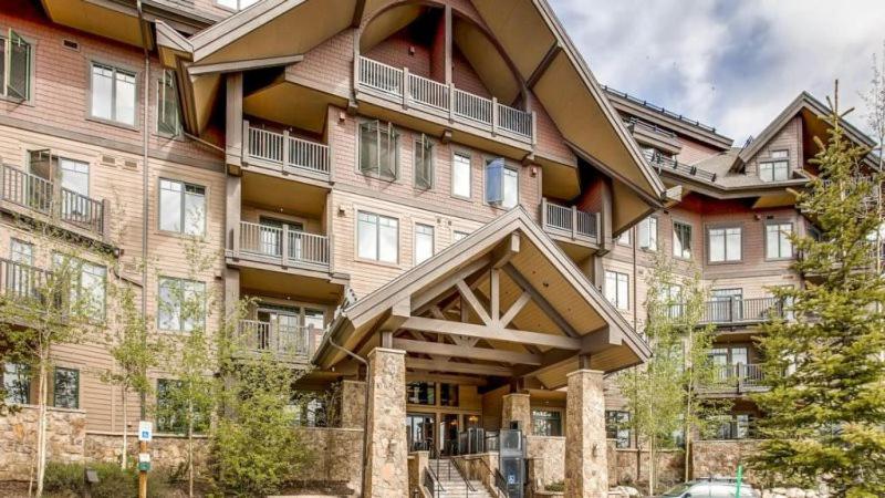 Breckenridge Crystal Peak Lodge 2 Bedroom Luxury Condo On-Site Check-In & Concierge - main image