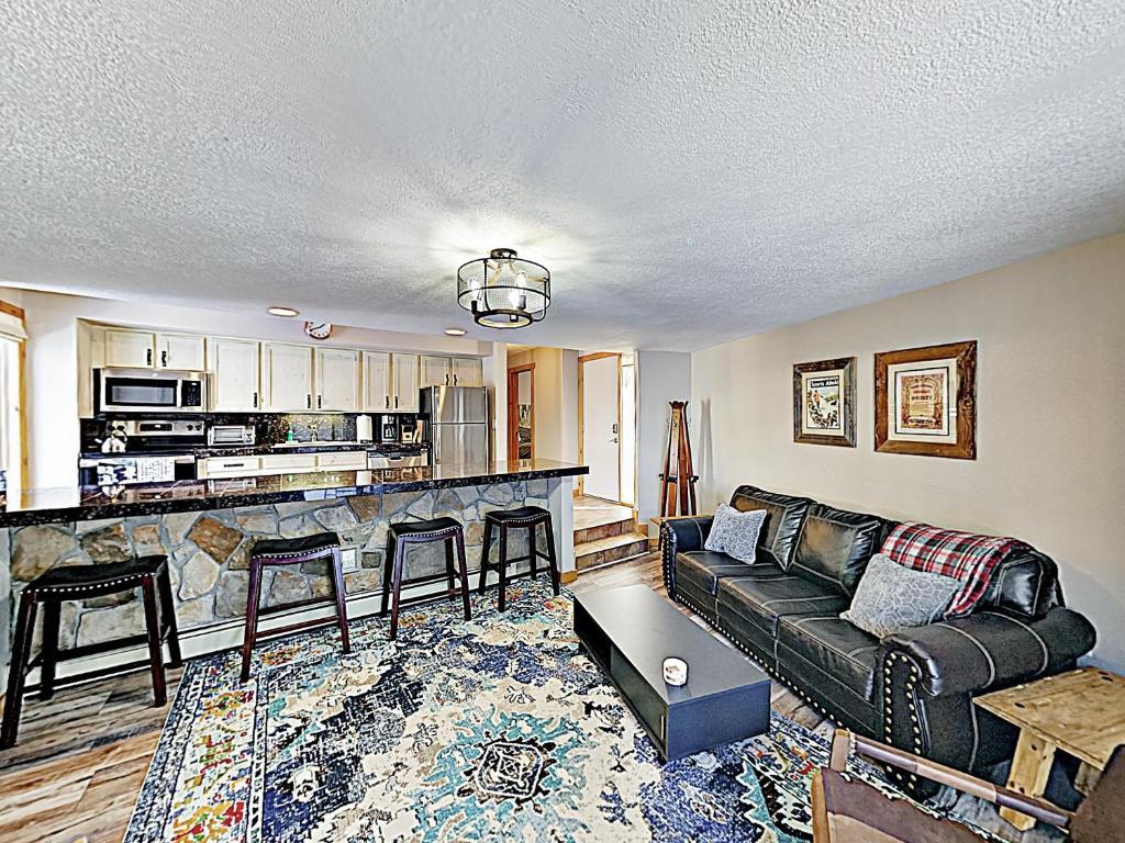 New Listing! Stylish Updated Ski Condo with Hot Tubs condo - main image