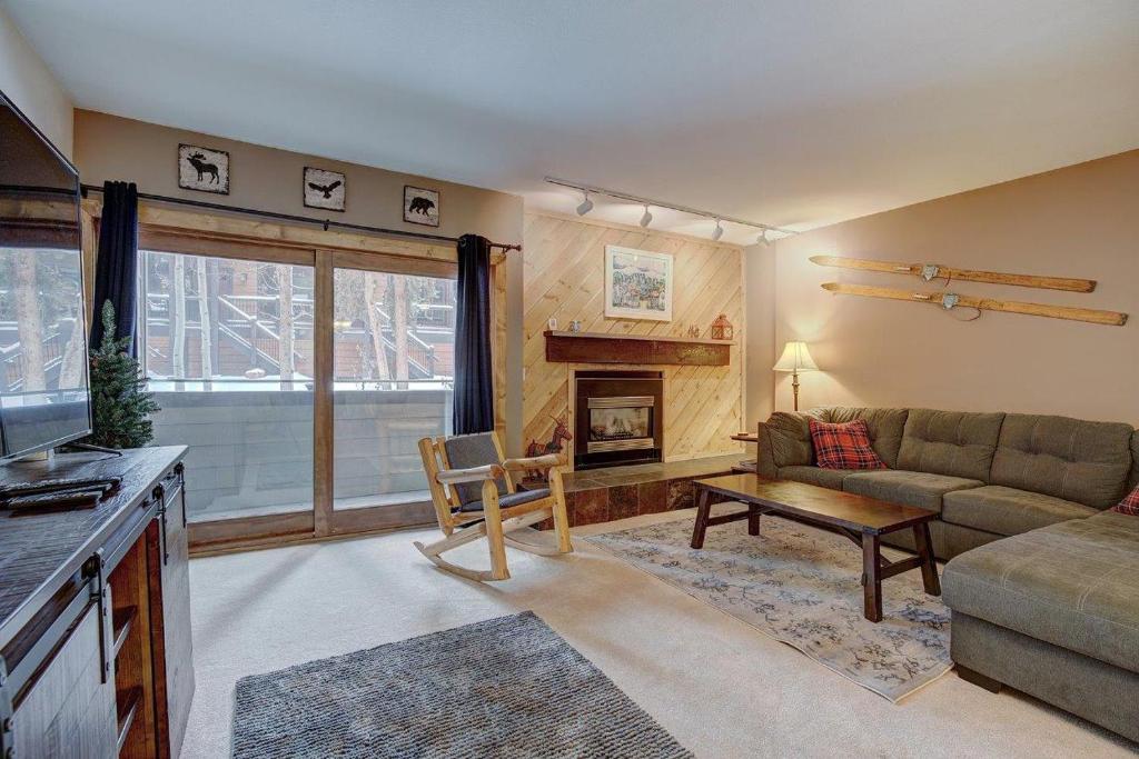 Ski Haven in Breck - 2BR in Sundowner II w Hot Tub - main image