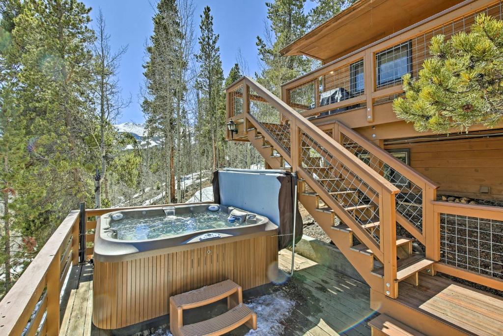 Hot Tub and View in Breck 1 Mi to Independence Lift - image 5