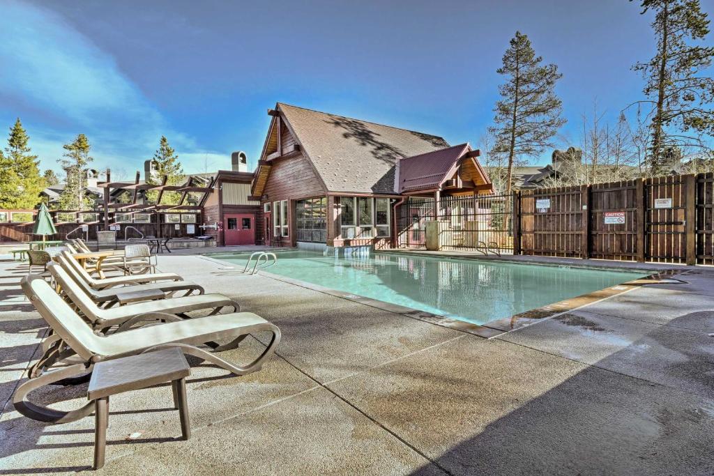 Park Place Condo with Pool Access on Shuttle Stop! - main image