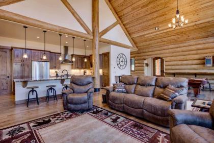 Luxe Log Cabin with Hot Tub Bar and Mtn Views in Breck - image 4