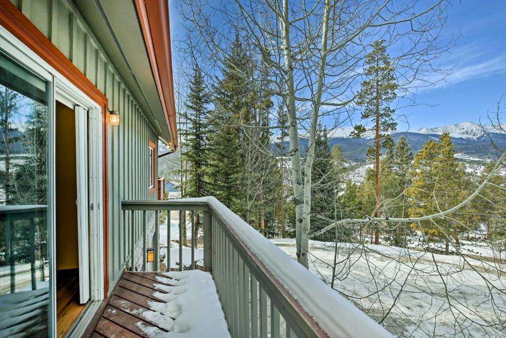 Chalet with Hot Tub Less Than 3Mi to Breck Main St and Gondola - image 4