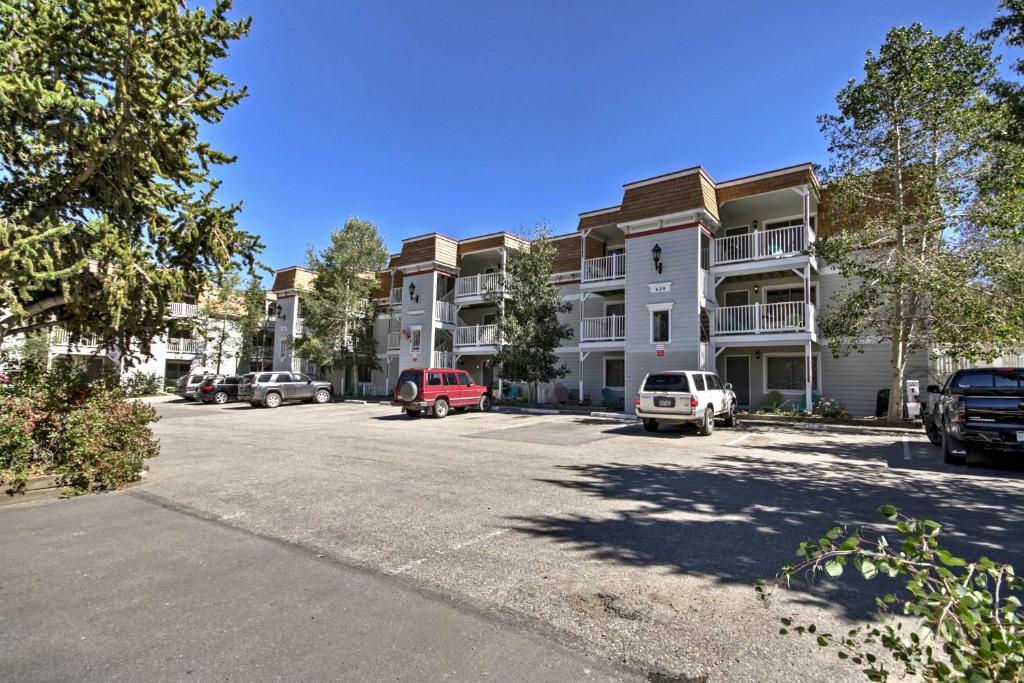 Main St Breck Condo with Mtn Views - Walk to Lifts! - image 2