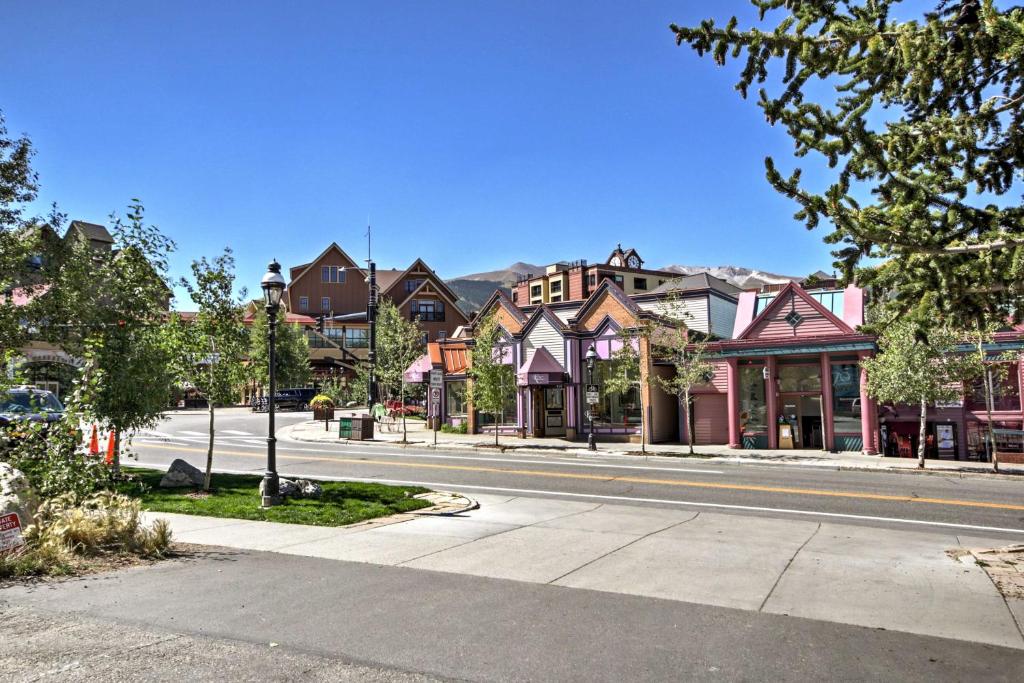 Main St Breck Condo with Mtn Views - Walk to Lifts! - image 3