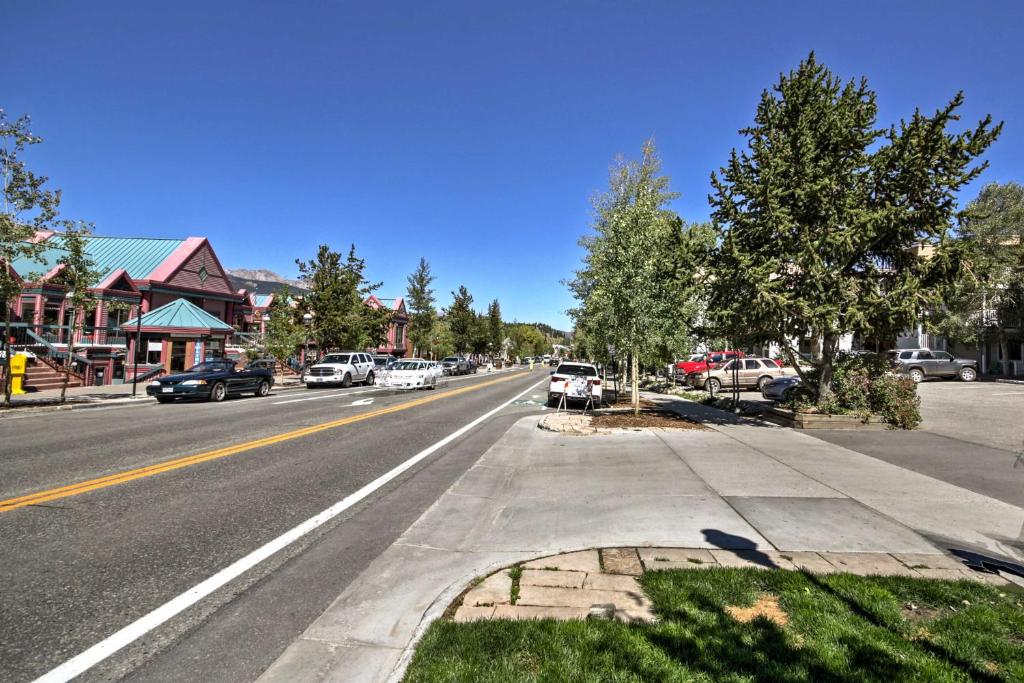 Main St Breck Condo with Mtn Views - Walk to Lifts! - image 7