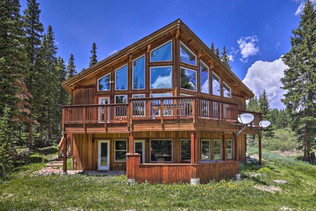 Pristine Breckenridge Home with Hot Tub and Views - main image