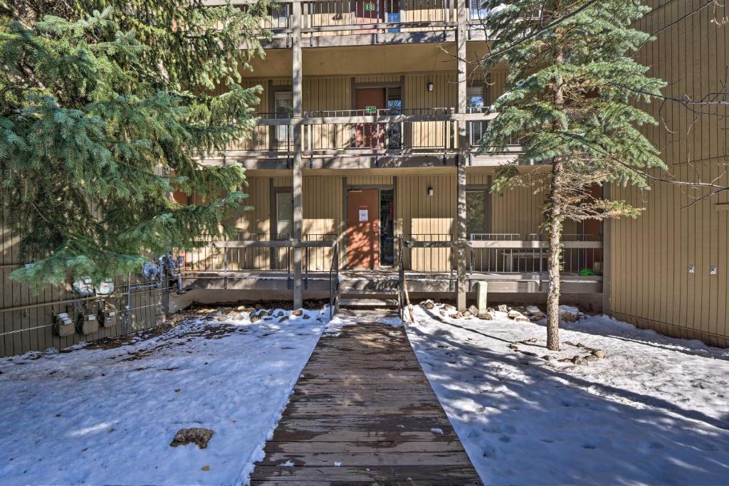 Modern Breck Condo quarter Mi to Peak 8 Ski Lift - image 4