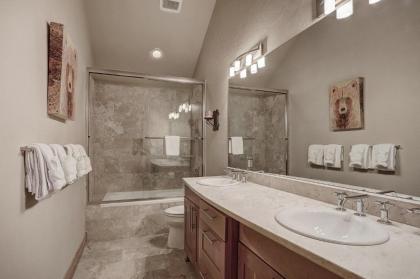 Placer Ridge Townhome Great Location and Finishes - image 14