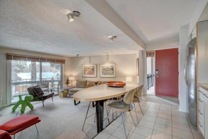 Scandi-Chic Condo - 4 Minutes to Main St - image 10