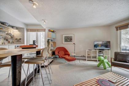 Scandi-Chic Condo - 4 Minutes to Main St - image 15