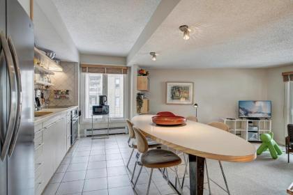 Scandi-Chic Condo - 4 Minutes to Main St - image 9