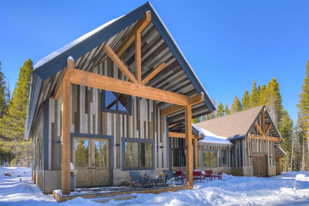 Basecamp Lodge - Brand New Luxury Home Secluded In The Mountains Private Hot Tub! - main image