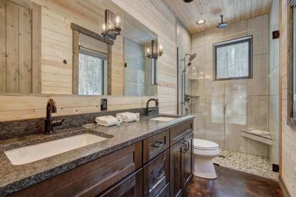 Basecamp Lodge - Brand New Luxury Home Secluded In The Mountains Private Hot Tub! - image 13