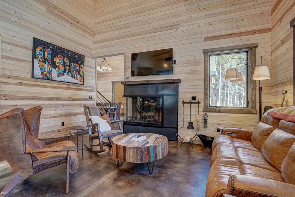 Basecamp Lodge - Brand New Luxury Home Secluded In The Mountains Private Hot Tub! - image 5