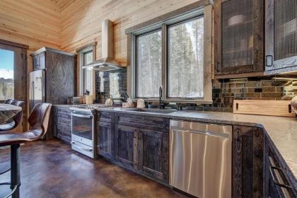 Basecamp Lodge - Brand New Luxury Home Secluded In The Mountains Private Hot Tub! - image 8