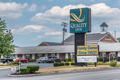 Quality Inn Breeze Manor - image 1