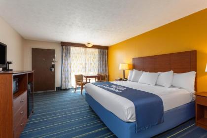 Days Inn by Wyndham Breezewood - image 6