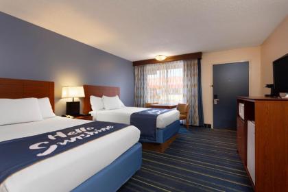 Days Inn by Wyndham Breezewood - image 9