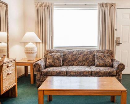 Quality Inn & Suites Bremerton near Naval Shipyard - image 11