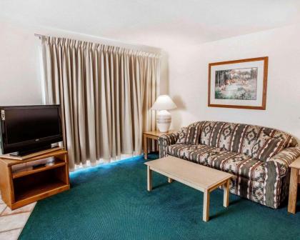 Quality Inn & Suites Bremerton near Naval Shipyard - image 3