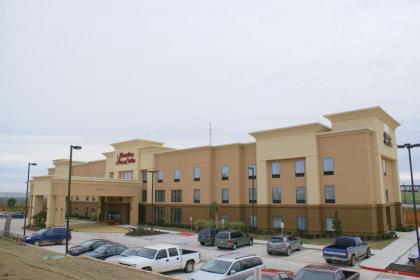 Hampton Inn & Suites Brenham - image 10